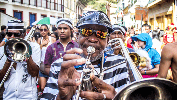 Capa do artigo 7 Destinos para curtir o carnaval de rua no Brasil