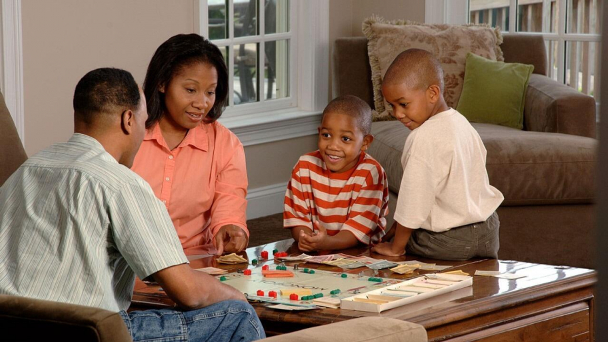 Conheça 13 bons jogos de tabuleiro para se divertir com as crianças em casa
