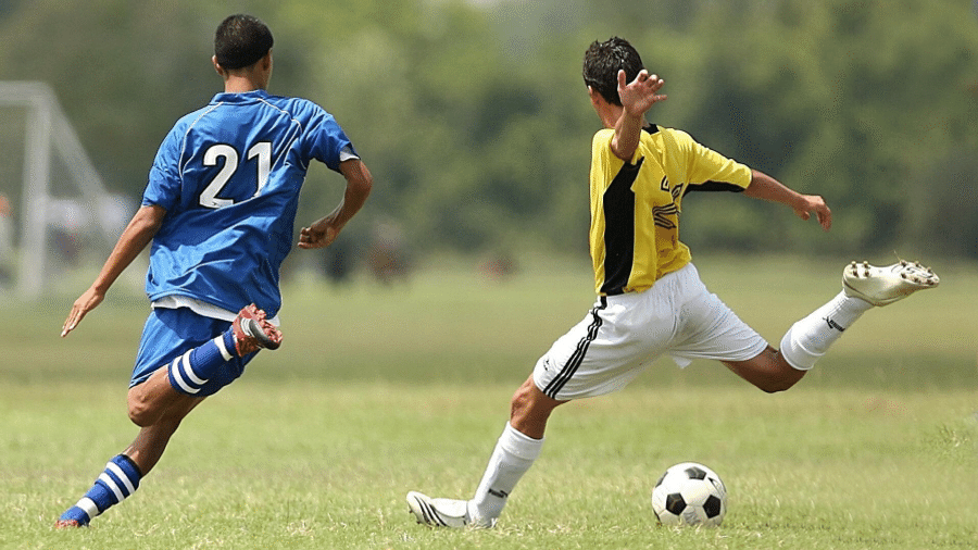 Capa do artigo 7 produtos para levar quando for jogar futebol com os amigos