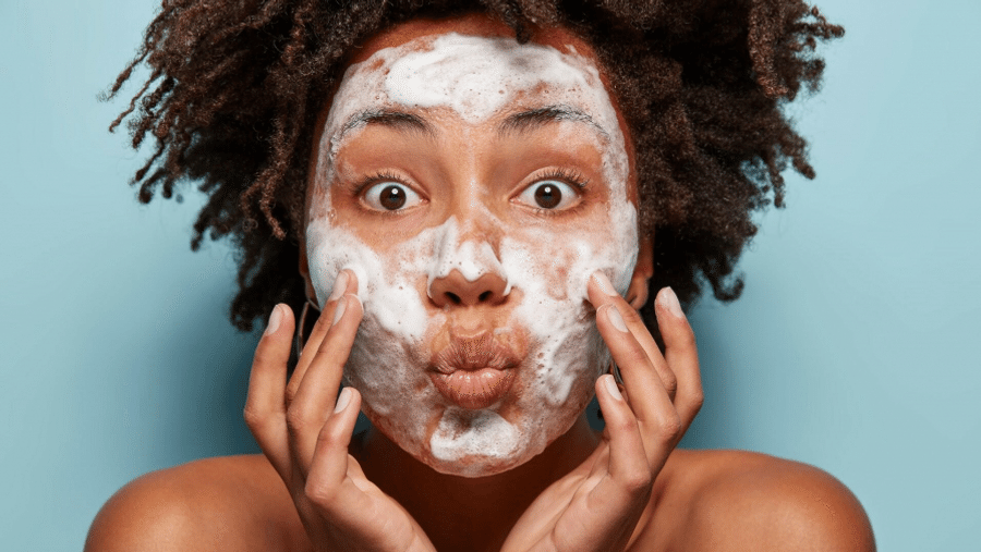 Capa do artigo Como economizar no skincare: dicas práticas para o dia a dia