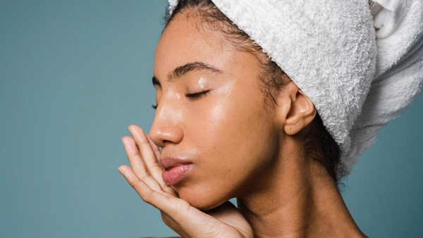 Capa do artigo Sabonete de glicerina é bom para o rosto? Especialista explica os efeitos na pele