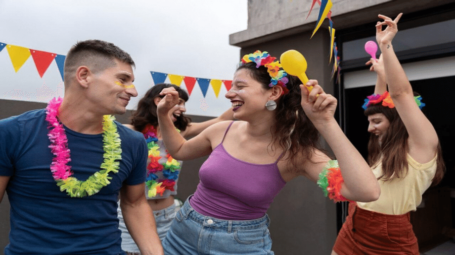 Capa do artigo Kit folião: itens para aproveitar o carnaval de rua, na praia ou em casa