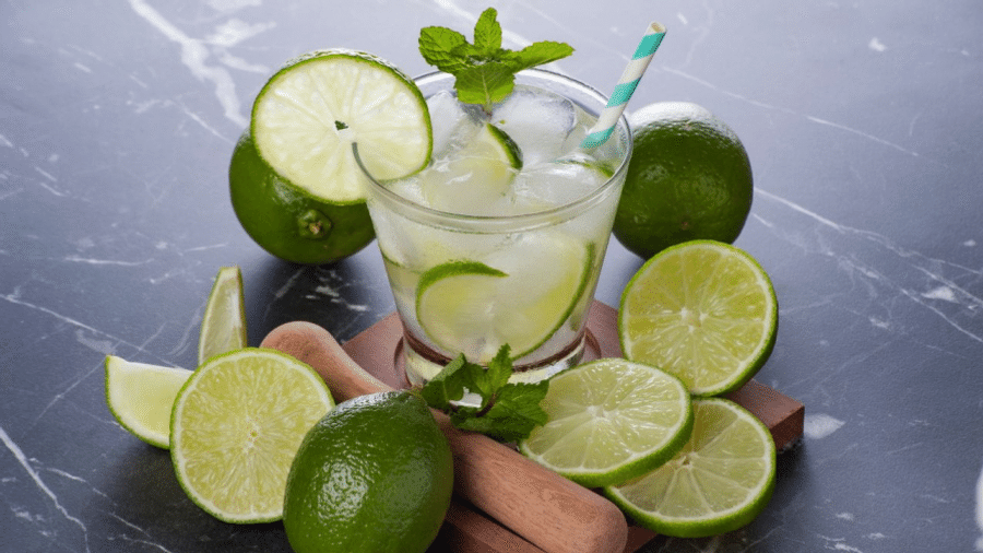 Capa do artigo Melhor cachaça para caipirinha: confira opções para uma bebida perfeita